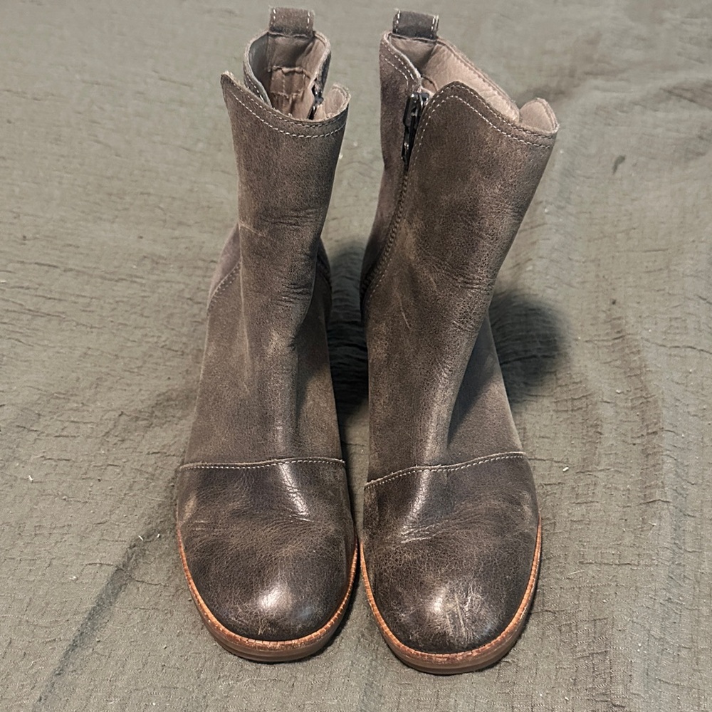 Sorel Olive Green Leather Ankle Boots